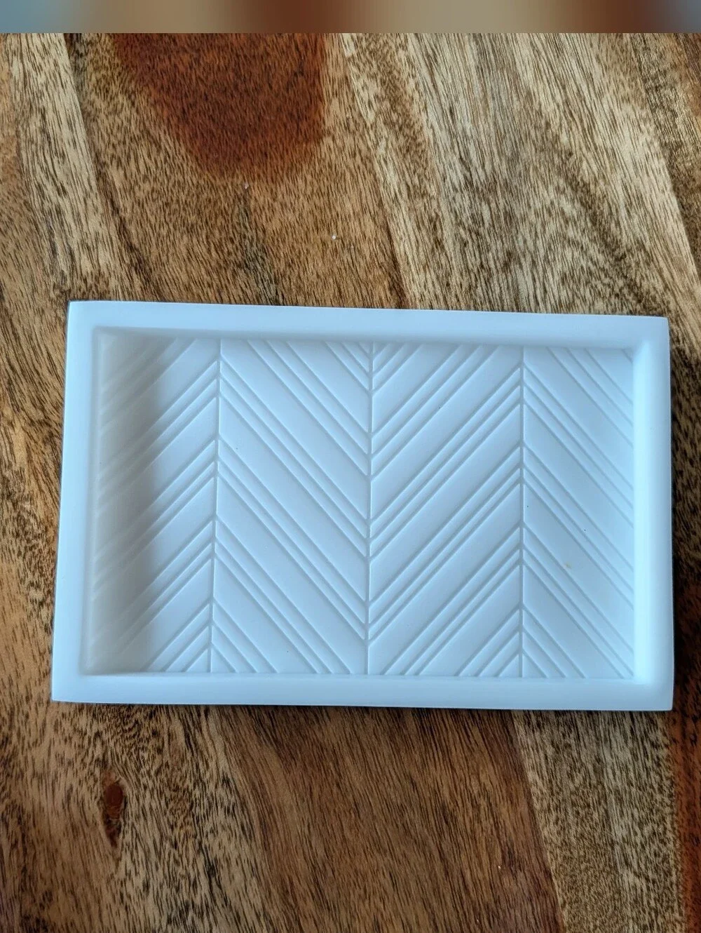 White Rectangle Bath Soap Dish with Chevron Drain Design